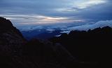 807_Uitzicht vanaf de Kinabalu (4096 m), in de vroege ochtend